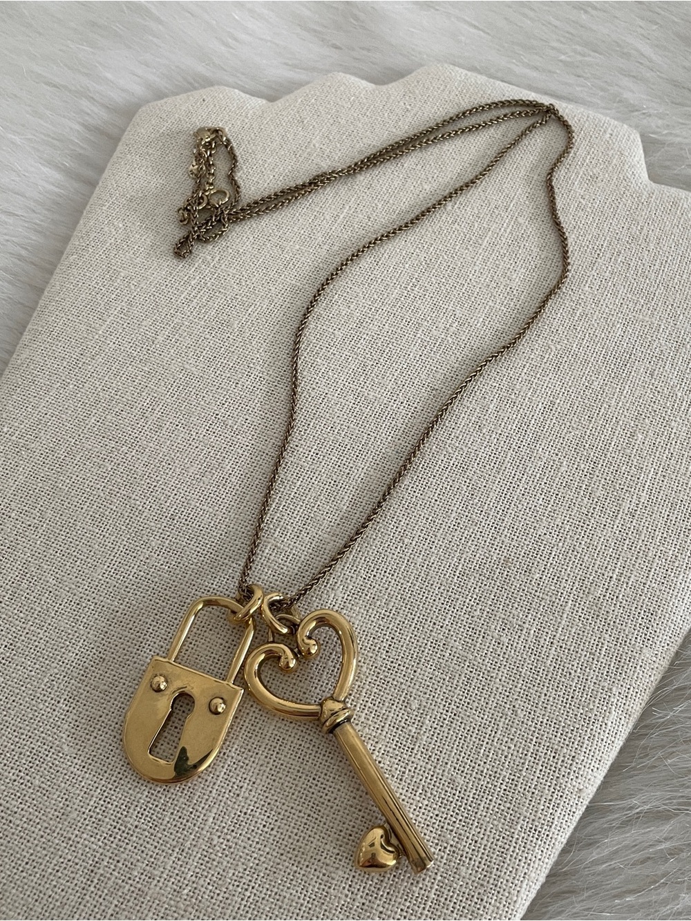 Ann Taylor Golden Key & Padlock Pendant long chain Necklace